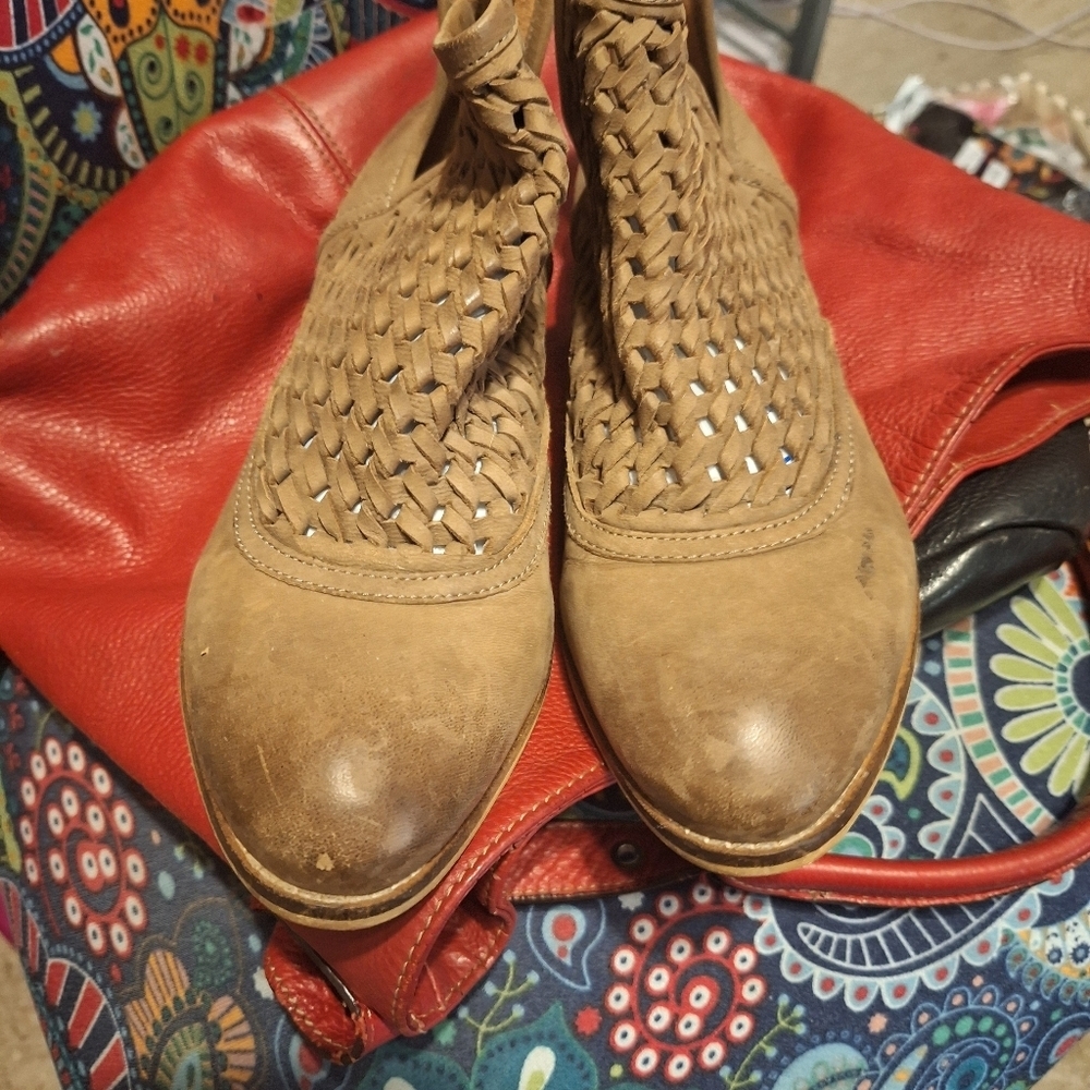 Rebel cut out Booties boots Sz 8 leather euc - Picture 6 of 8